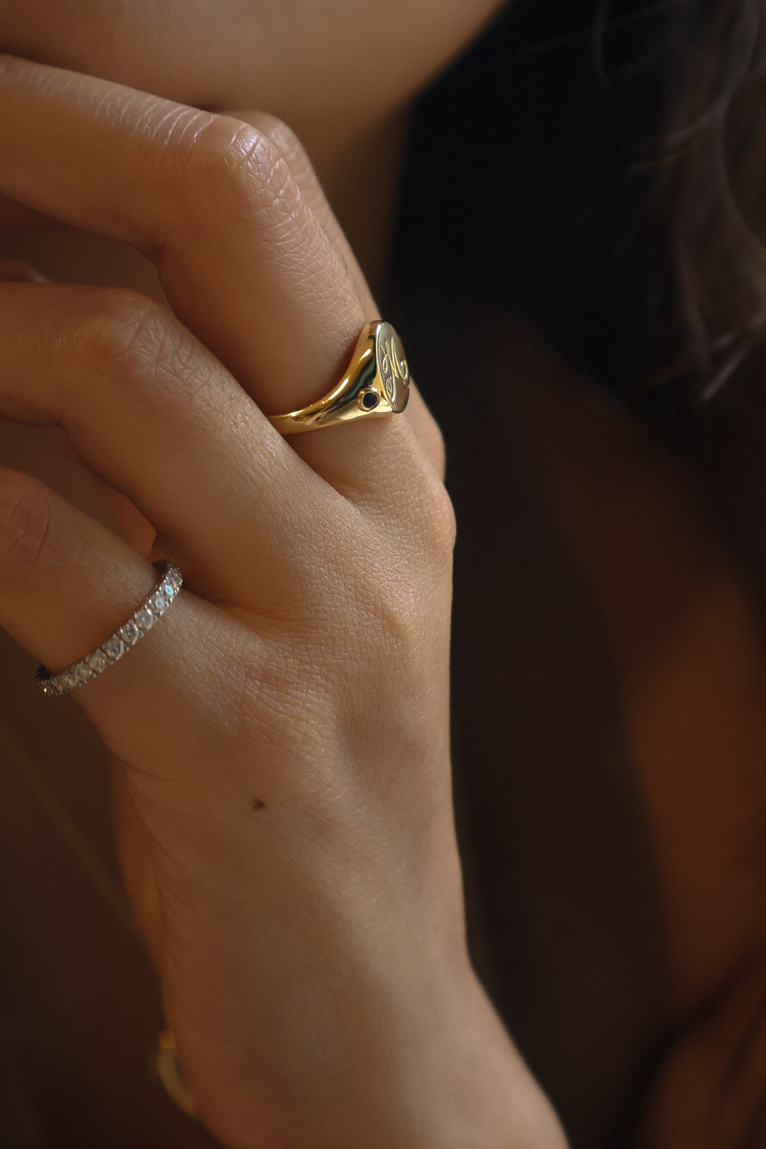 Lumière Oval Signet Ring