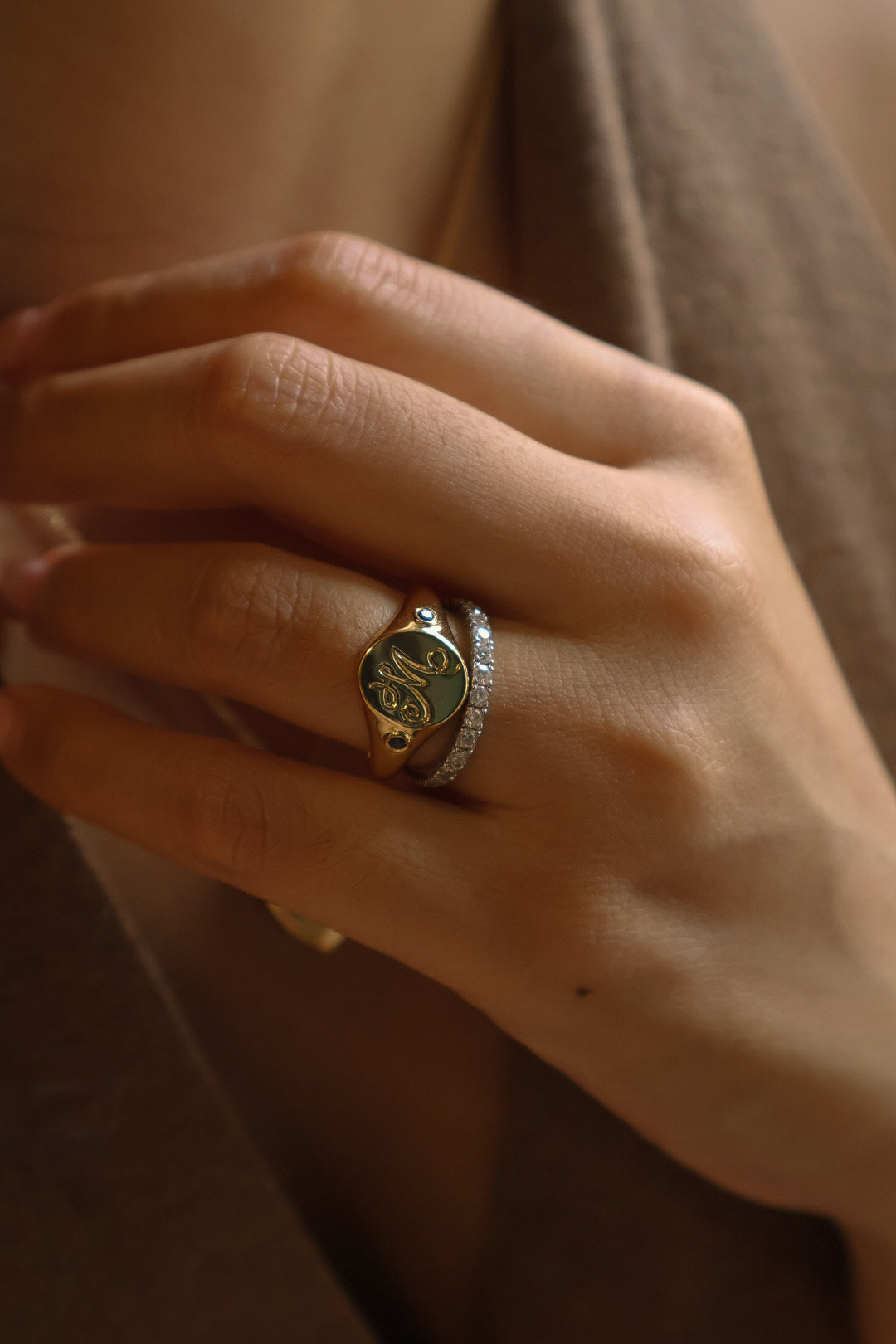 Lumière Oval Signet Ring