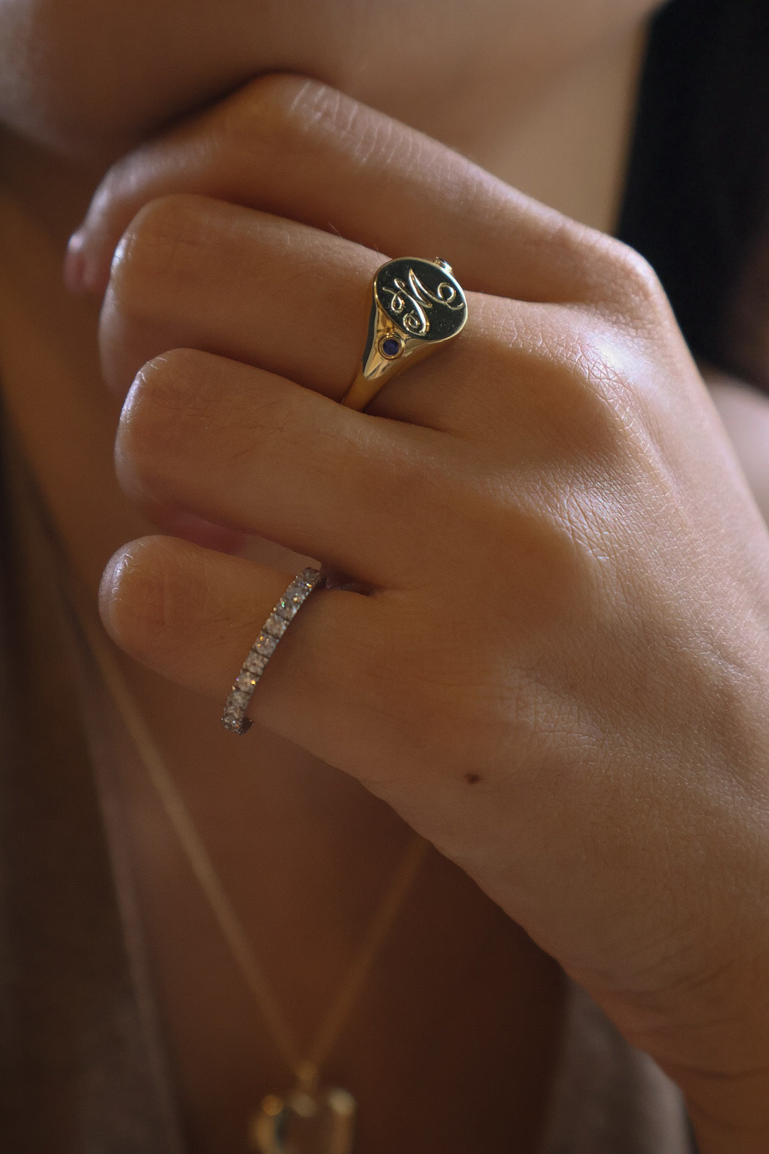 Lumière Oval Signet Ring