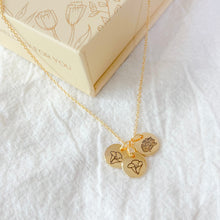 Load image into Gallery viewer, Mini birth flower discs necklace [Engrave]
