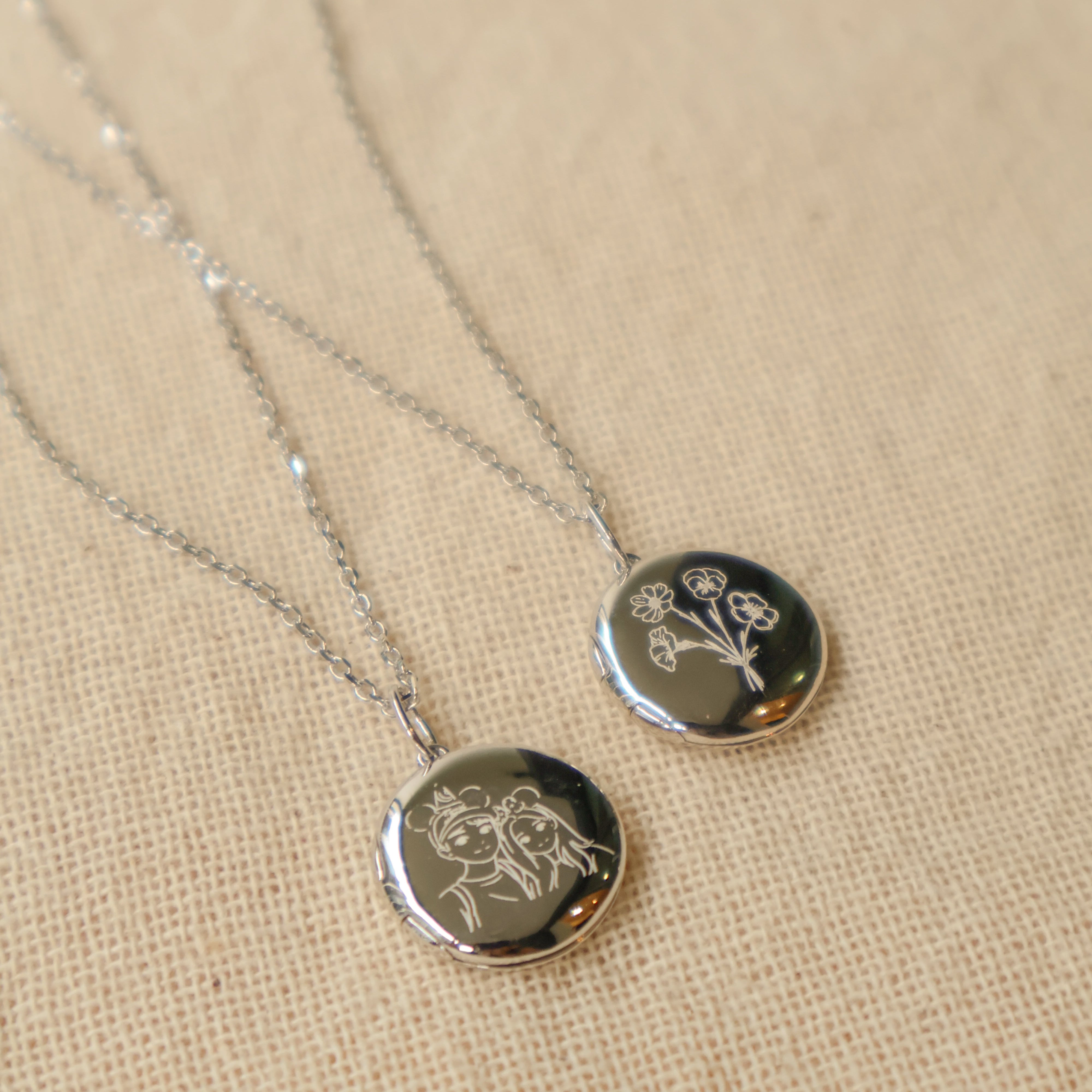 Round Locket [1 photo + engraving]