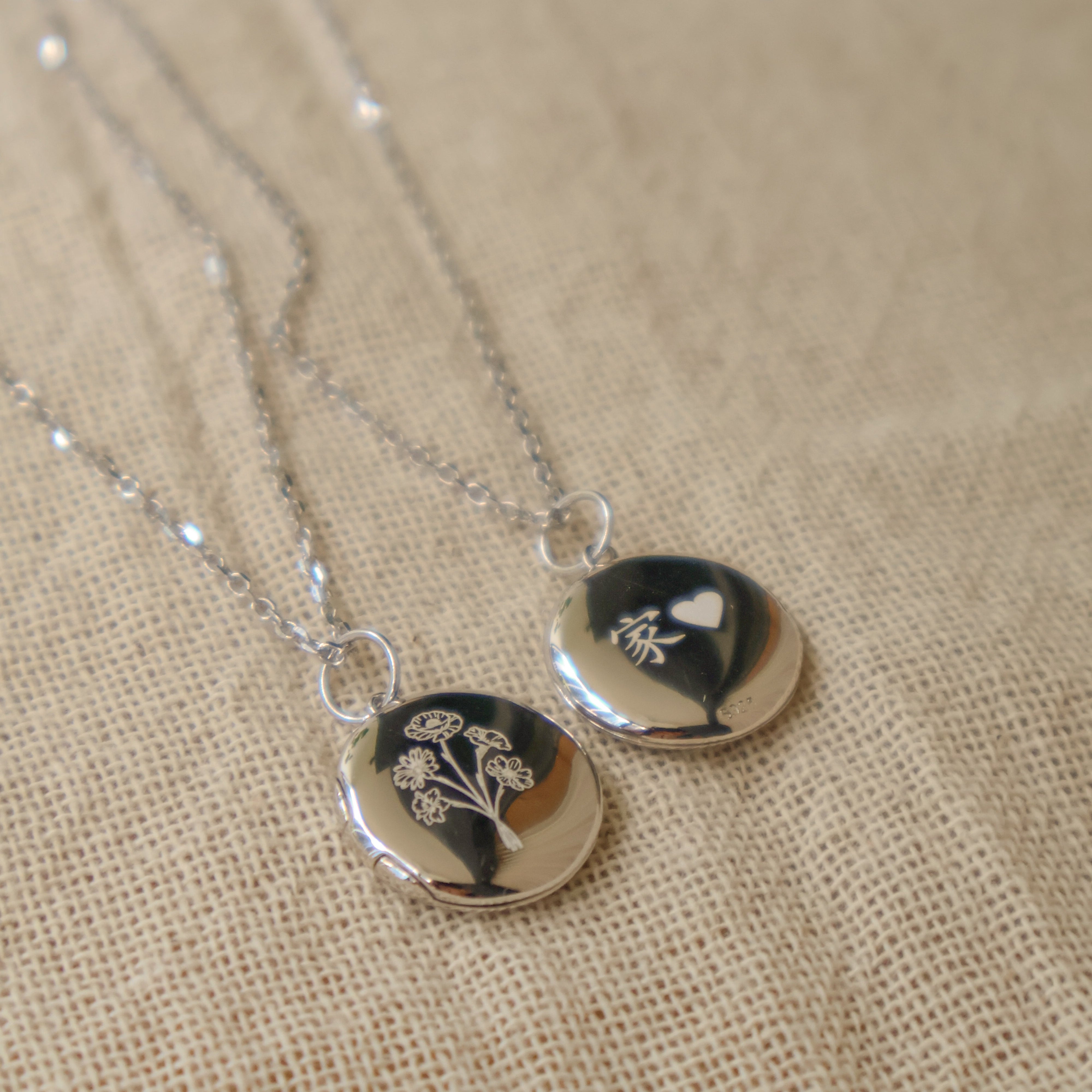 Round Locket [1 photo + engraving]