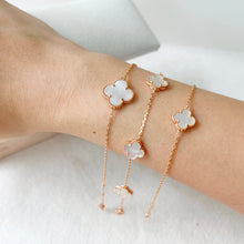 Load image into Gallery viewer, Small clover bracelet [Preorder]
