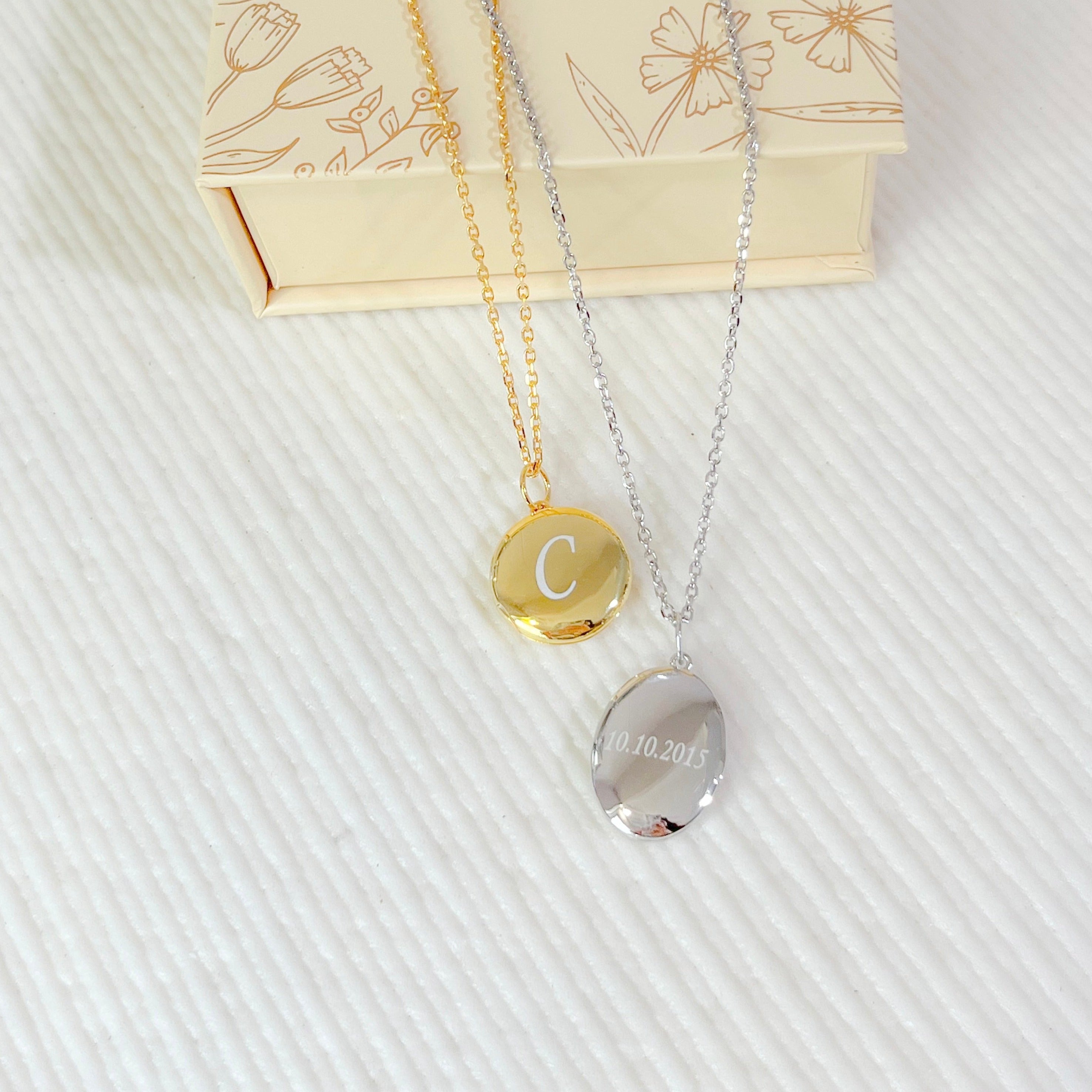 Round Locket [1 photo + engraving]