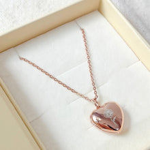 Load image into Gallery viewer, Engravable Birth Flower Locket
