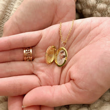 Load image into Gallery viewer, personalised photo locket
