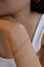Load image into Gallery viewer, Sleek Curb Chain Bracelet - Gold filled
