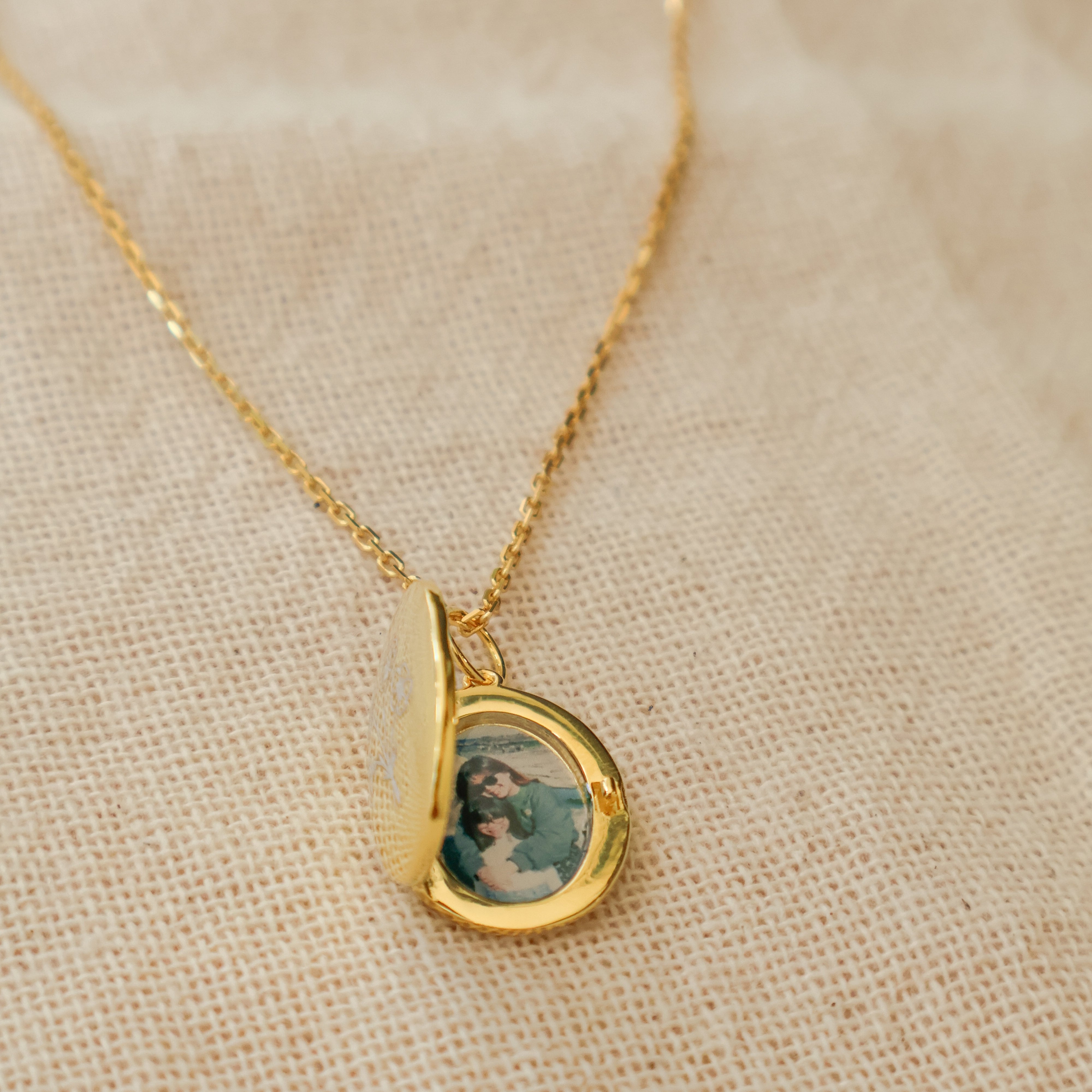Oval Locket [2 photos + engraving]
