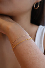 Load image into Gallery viewer, Sleek Curb Chain Bracelet - Gold filled
