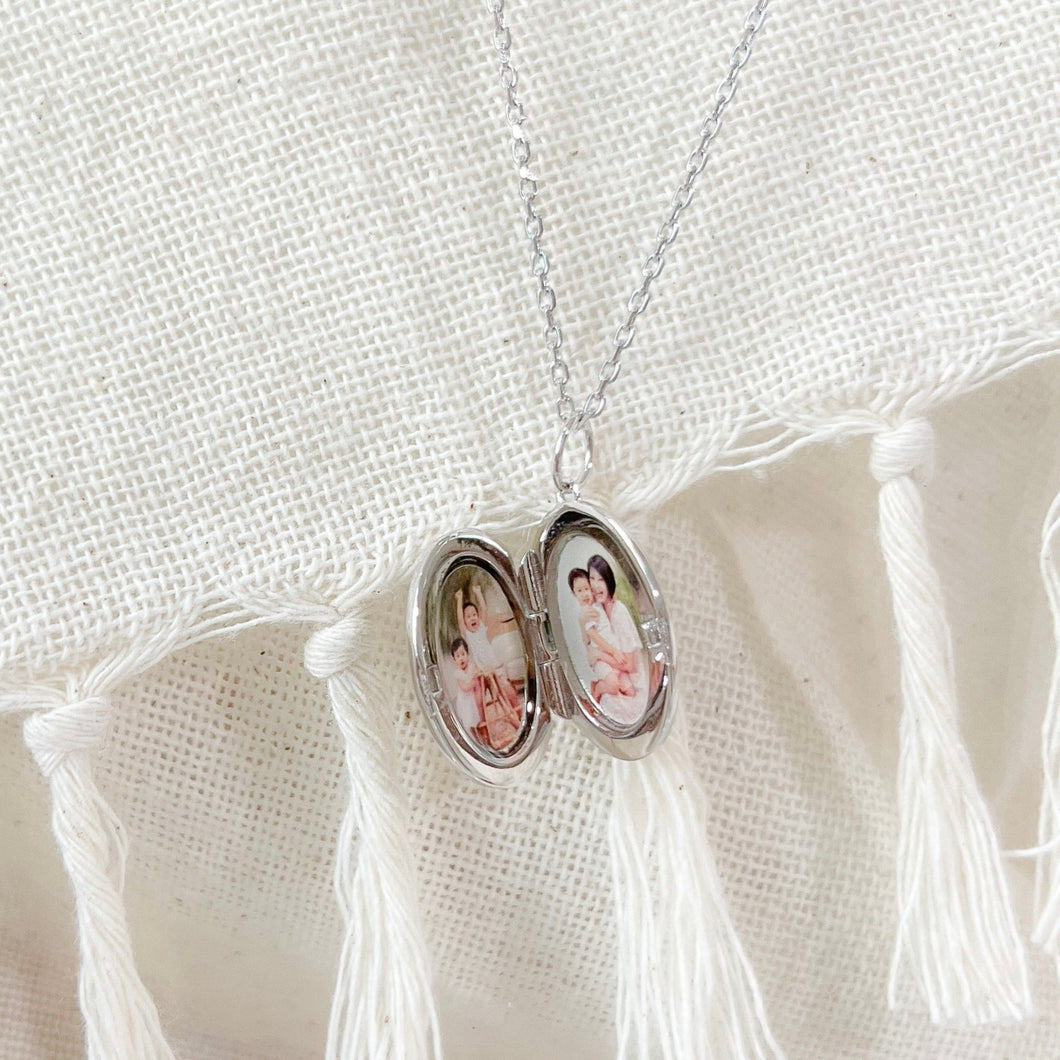 Oval Locket [2 photos + engraving]