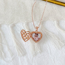 Load image into Gallery viewer, Interlocking Heart locket
