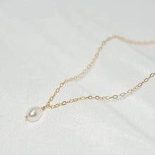 Load image into Gallery viewer, Gold filled Single pearl drop necklace

