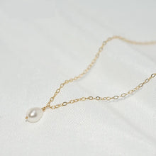 Load image into Gallery viewer, Gold filled Single pearl drop necklace
