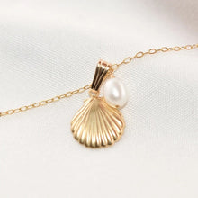 Load image into Gallery viewer, Gold filled Seashell necklace
