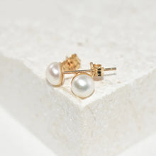 Load image into Gallery viewer, Gold filled Pearl studs [5mm]
