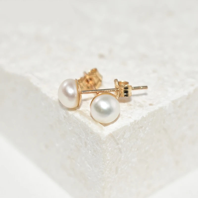 Gold filled Pearl studs [5mm]