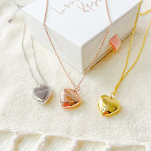 Load image into Gallery viewer, Script Initial Locket [1 photo]
