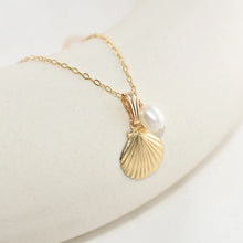 Load image into Gallery viewer, Gold filled Seashell necklace
