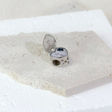 Load image into Gallery viewer, Heart locket Photo Charm
