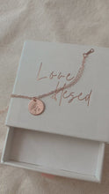 Load and play video in Gallery viewer, Birth flower bracelet [Gold-filled]
