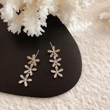 Load image into Gallery viewer, Triple star drop earrings
